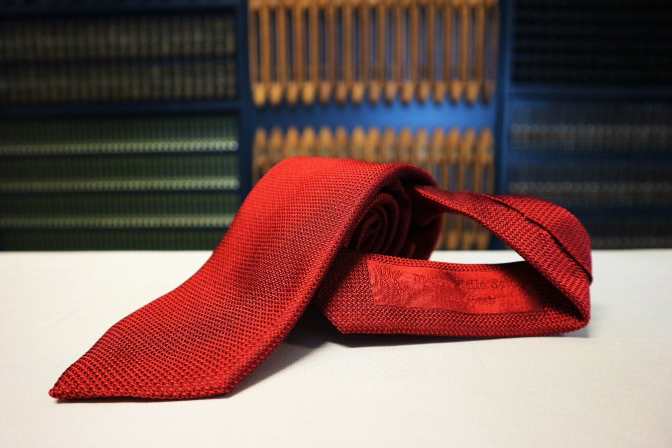 Cravatta in seta, rosso cangiante
