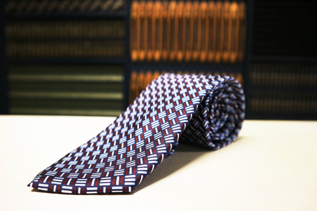 Cravatta in seta, fantasia geometrica